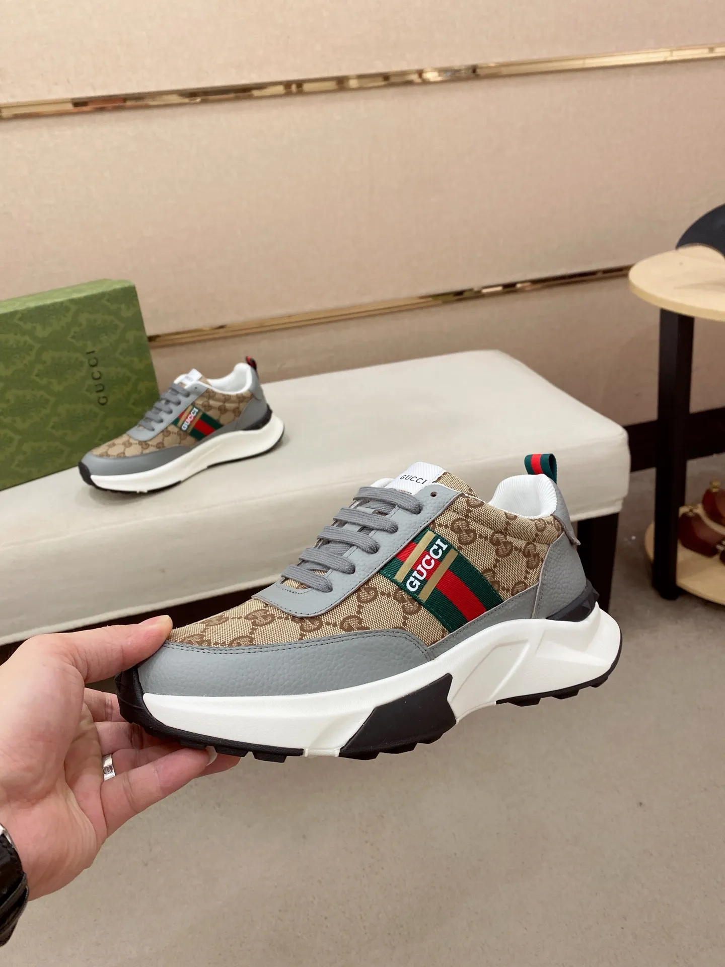 Men's men's shoes💰 462💰🇮🇹🇮🇹GUCCI🔍🔍new models are on sale at the same time at the counter. The uppers🇮🇹 are made of top-grain cowhide imported from Italy. Fully imported genuine leather lining 💪💪, completely 1⃣️ to 1⃣️ replica 🇮🇹💪💪, ⚠ sole: original sole provided by the original factory, exclusive movable molded sole super comfortable, ⚠ original factory follow-up, 🔍🔍 high quality, you can go in and out of the counter at will, welcome to compare⚠. Code number:38-44